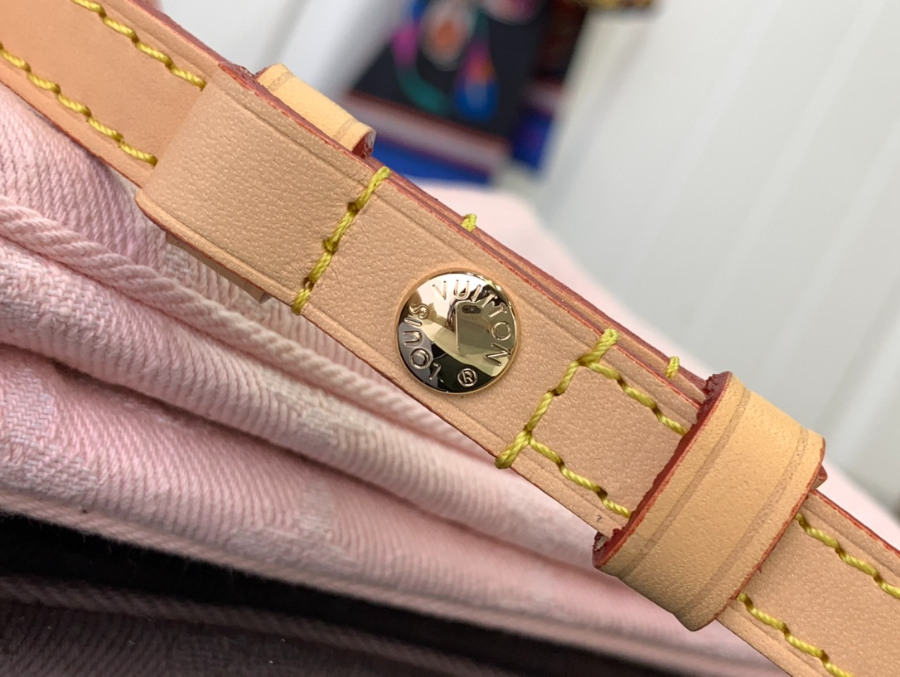 루이비통 리브 포쉐트 워시드 핑크 M14159 13.56.524.5cm7.jpg