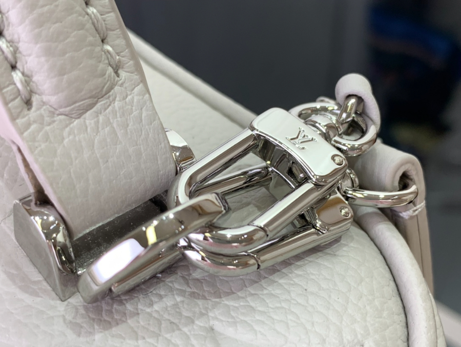 루이비통 바니티 체인 파우치 11.56.519cm 그레이7.jpg