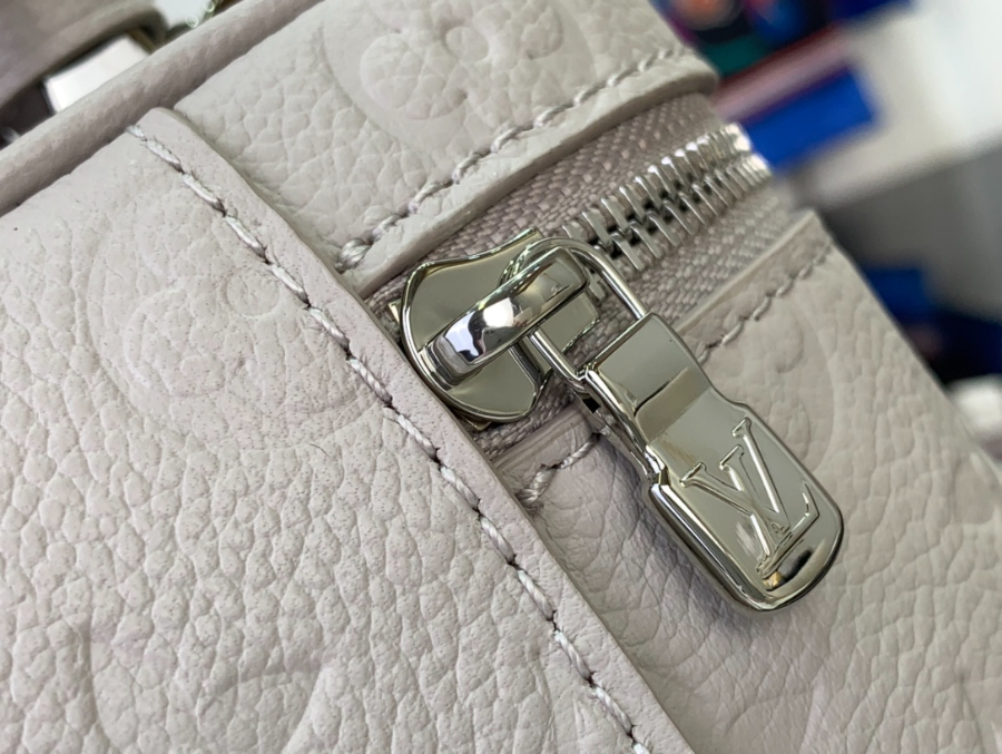 루이비통 바니티 체인 파우치 11.56.519cm 그레이8.jpg