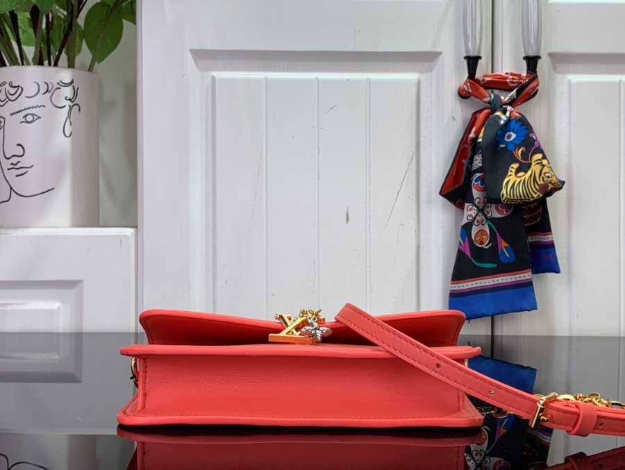 루이비통 월릿 온 체인 LV 블룸 딥핑크 M14548 11.5420cm5.jpg