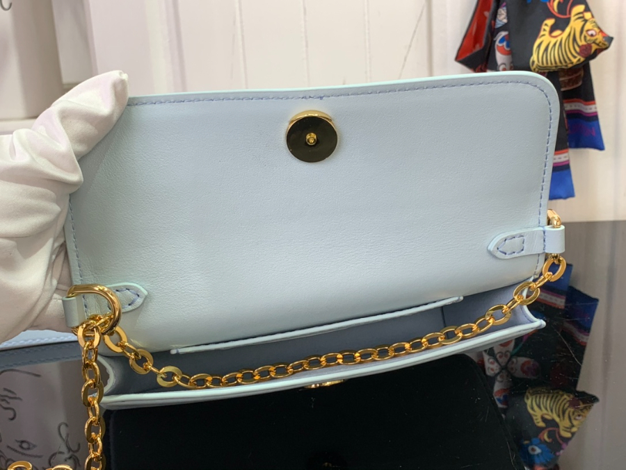 루이비통 월릿 온 체인 LV 블룸 라이트 블루 M14547 11.5420cm3.jpg