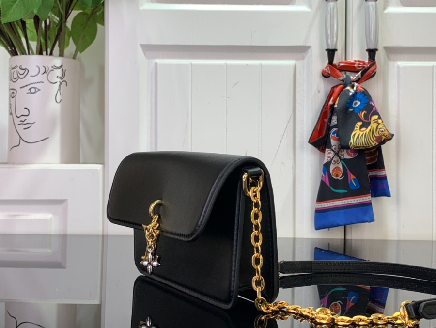 루이비통 월릿 온 체인 LV 블룸 블랙 M14564 11.5420cm4.jpg