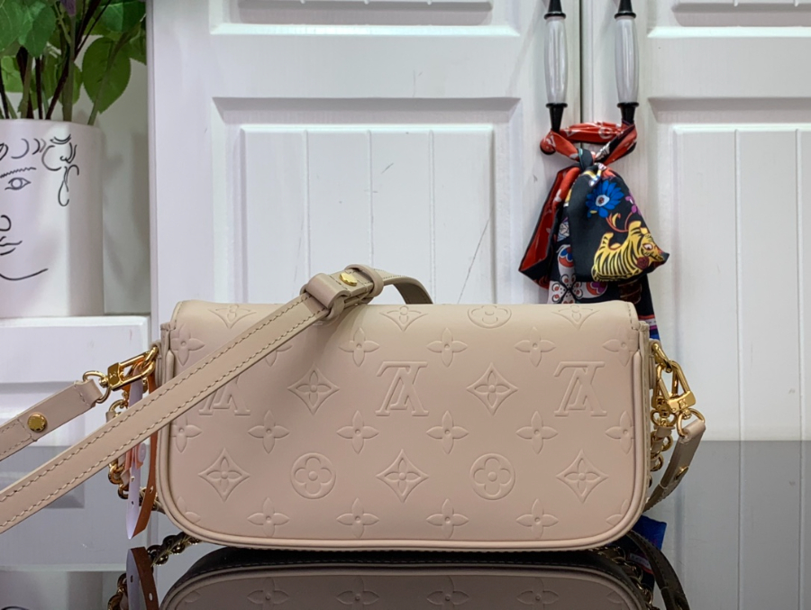 루이비통 월릿 온 체인 아이비 베이지 M14714 23.5124.3cm2.jpg