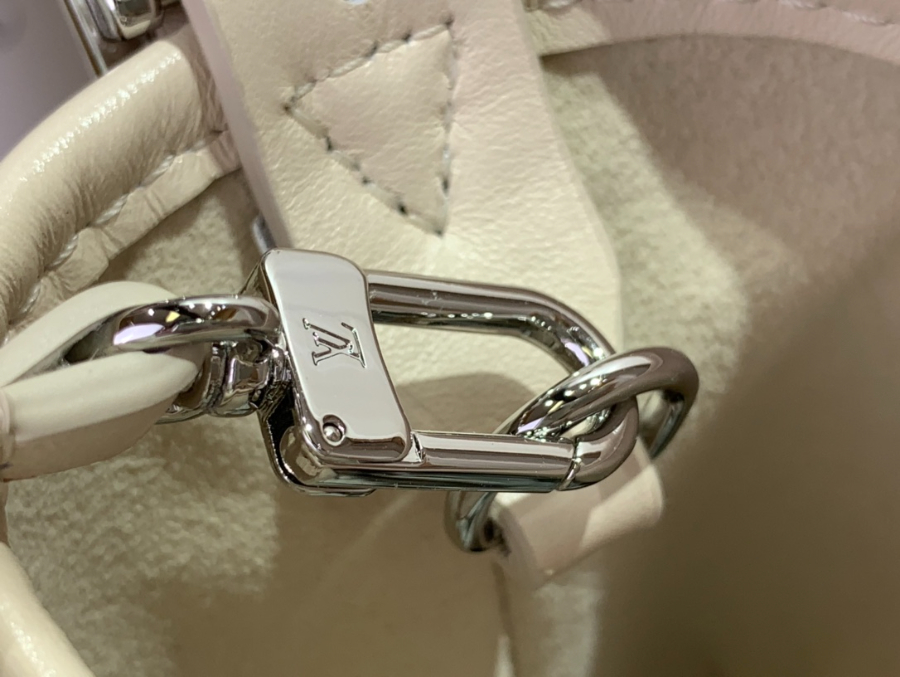 루이비통 캐리올 바이브 미디엄 M25143 393015cm 크림7.jpg