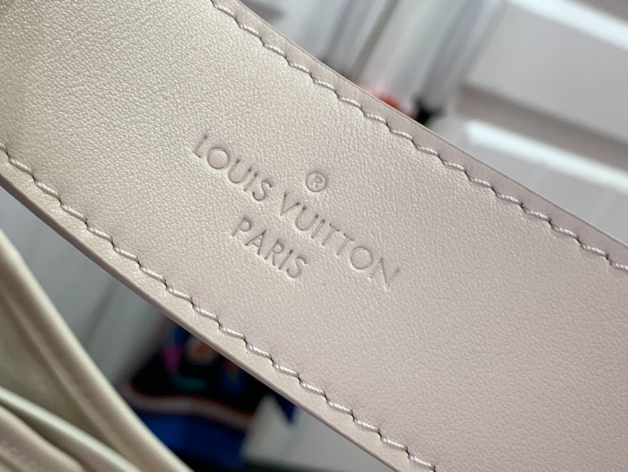 루이비통 캐리올 바이브 미디엄 M25143 393015cm 크림8.jpg