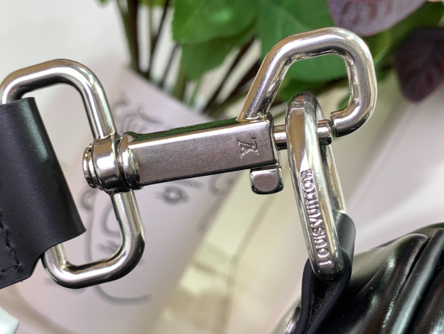 루이비통 키폴 카고 반둘리에 50 블랙 M13992 232952cm7.jpg