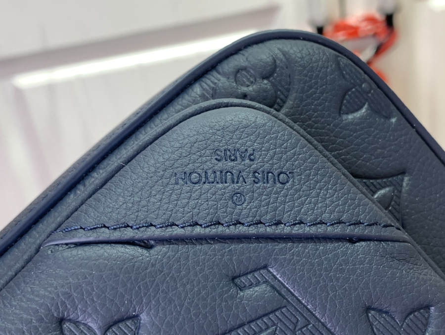 루이비통 트리오 메신저 네이비 블루 M14785 18.5725cm7.jpg