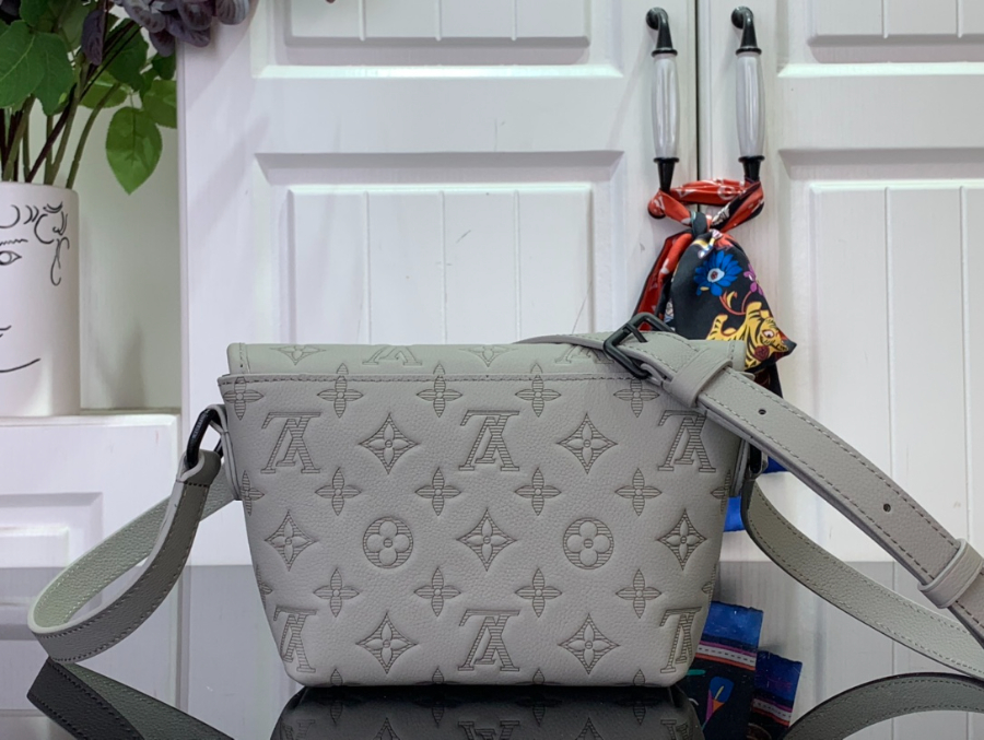 루이비통 펄스 웨어러블 월릿 그레이 M14794 16522.5cm2.jpg