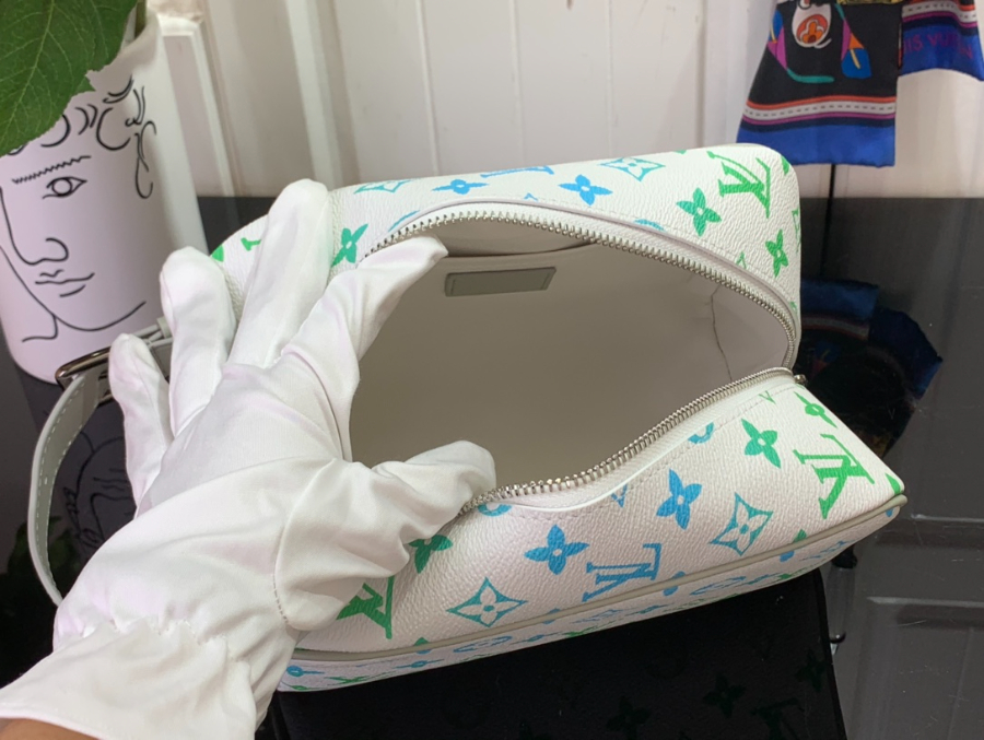 루이비통 돕 키트 파우치백 M14034 231312cm 그라데이션3.jpg