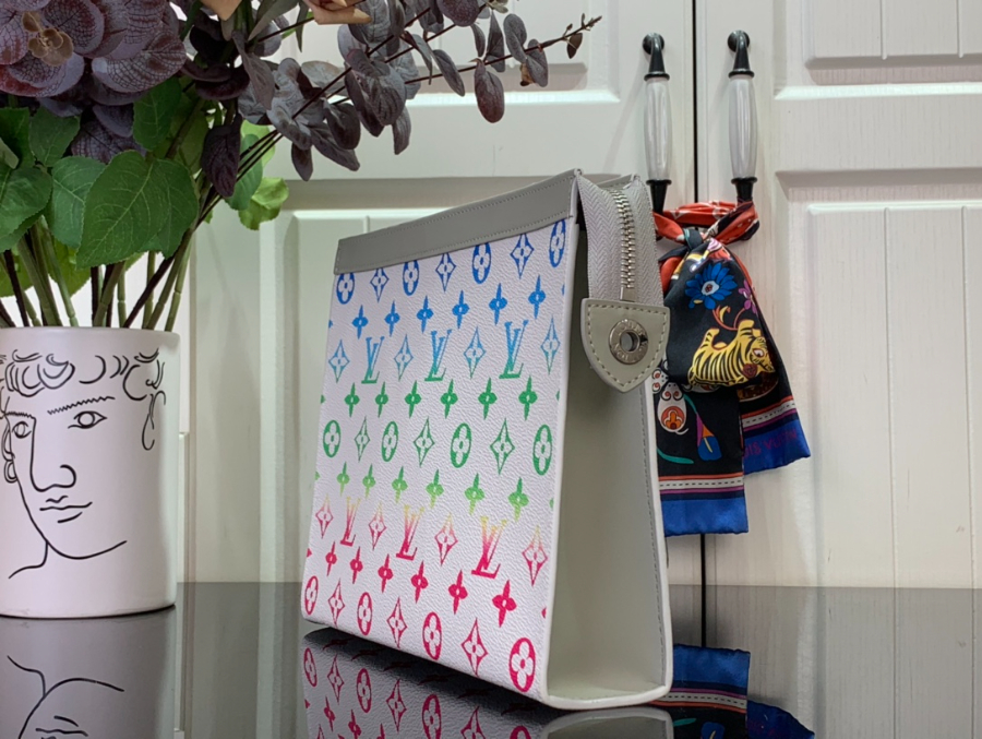 루이비통 이클립스 포쉐트 보야주 클러치 M13907 26205cm 그라데이션3.jpg