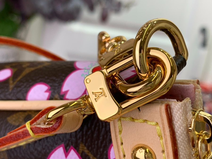 루이비통 LV X TM 포쉐트 악세수아 사쿠라 M13666 13422cm 브라운8.jpg