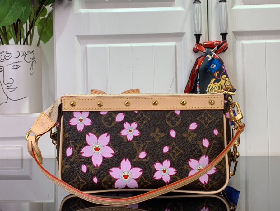 루이비통 LV X TM 포쉐트 악세수아 사쿠라 M13666 13422cm 브라운2.jpg